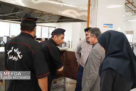 دکتر شریفی دانشگاه از سلف مرکزی و آشپزخانه