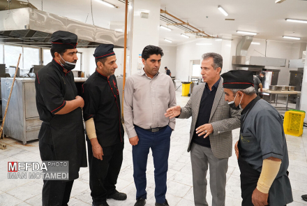 دکتر شریفی دانشگاه از سلف مرکزی و آشپزخانه