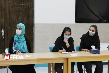  نشست معاون فرهنگی دانشجویی دانشگاه با اعضا شورا صنفی خوابگاه‌های دخترانه کرمانی و میلاد