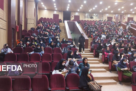 اعزام دانشجویان دختر دانشگاه علوم پزشکی اصفهان به سی‌وسومین نمایشگاه بین المللی کتاب تهران